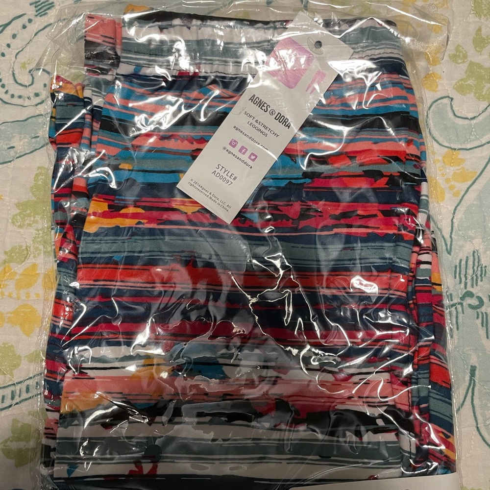 NWT AGNES AND DORA LEGGINGS